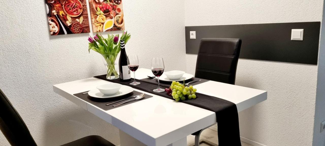 バーデン＝バーデンNew Modern Selfcheckin Publicfreeparking Highspeed Wifi Kingsizebedアパートメント エクステリア 写真