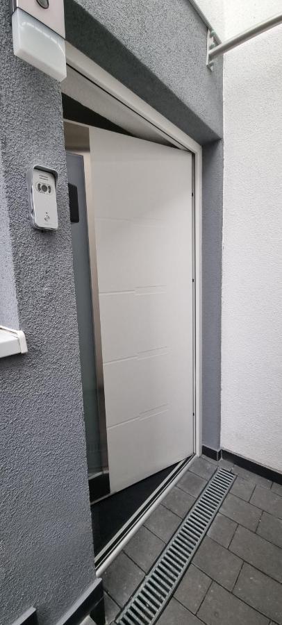 バーデン＝バーデンNew Modern Selfcheckin Publicfreeparking Highspeed Wifi Kingsizebedアパートメント エクステリア 写真