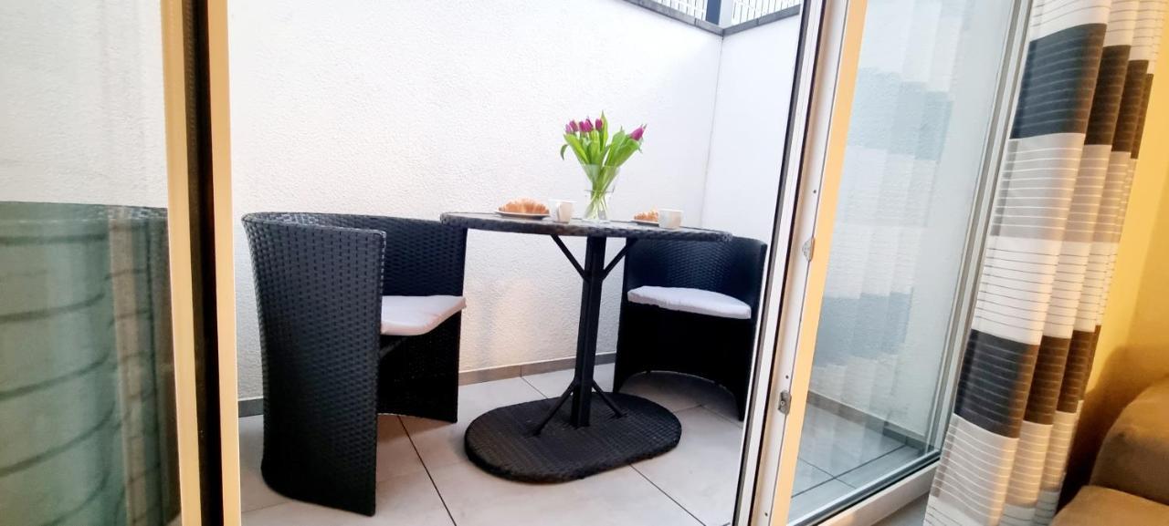 バーデン＝バーデンNew Modern Selfcheckin Publicfreeparking Highspeed Wifi Kingsizebedアパートメント エクステリア 写真